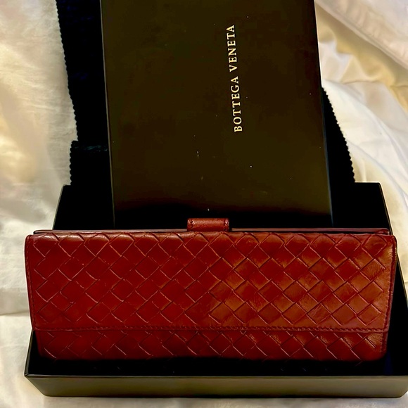 Bottega Veneta Intrecciato Weave Leather Continental Wallet Burgundy Color - Picture 2 of 6